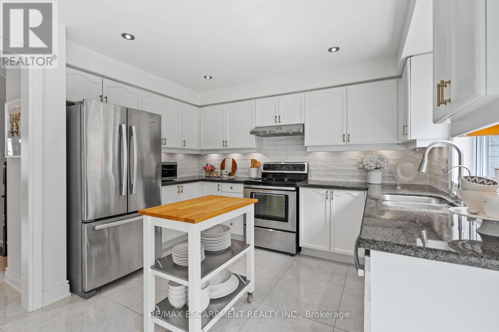 Photo 8 of 2306 Bankside Drive, Mississauga ON