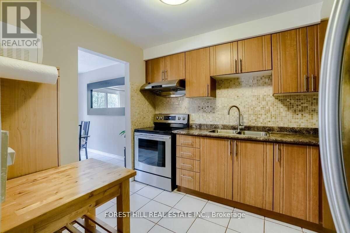 Photo 10 of 1 60 Hanson Road, Mississauga ON