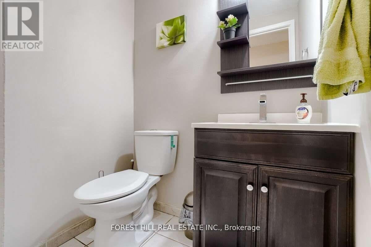 Photo 15 of 1 60 Hanson Road, Mississauga ON