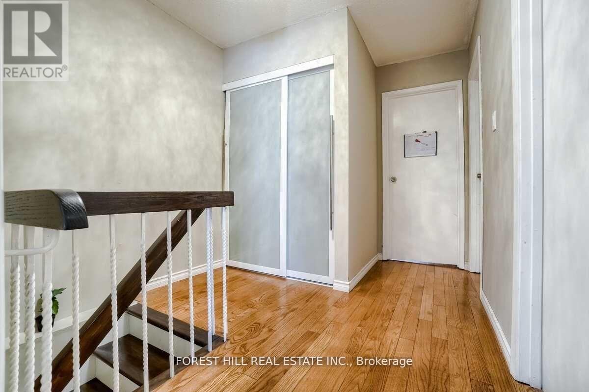 Photo 17 of 1 60 Hanson Road, Mississauga ON