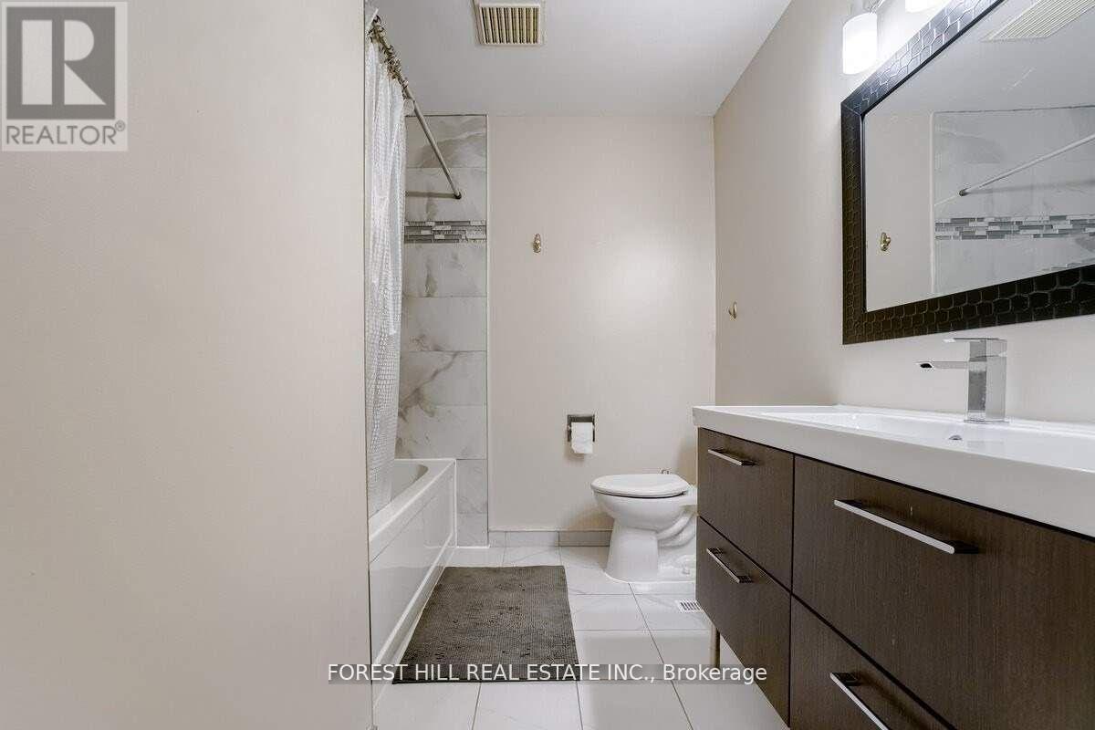 Photo 26 of 1 60 Hanson Road, Mississauga ON