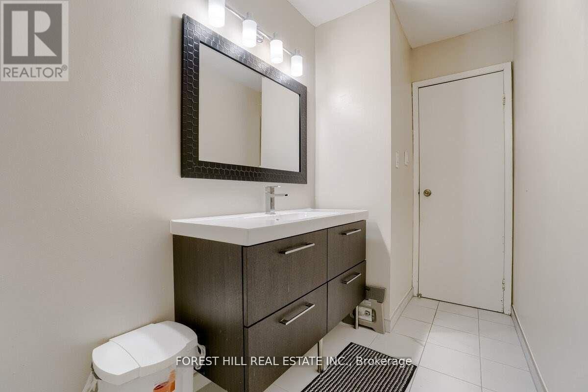 Photo 27 of 1 60 Hanson Road, Mississauga ON