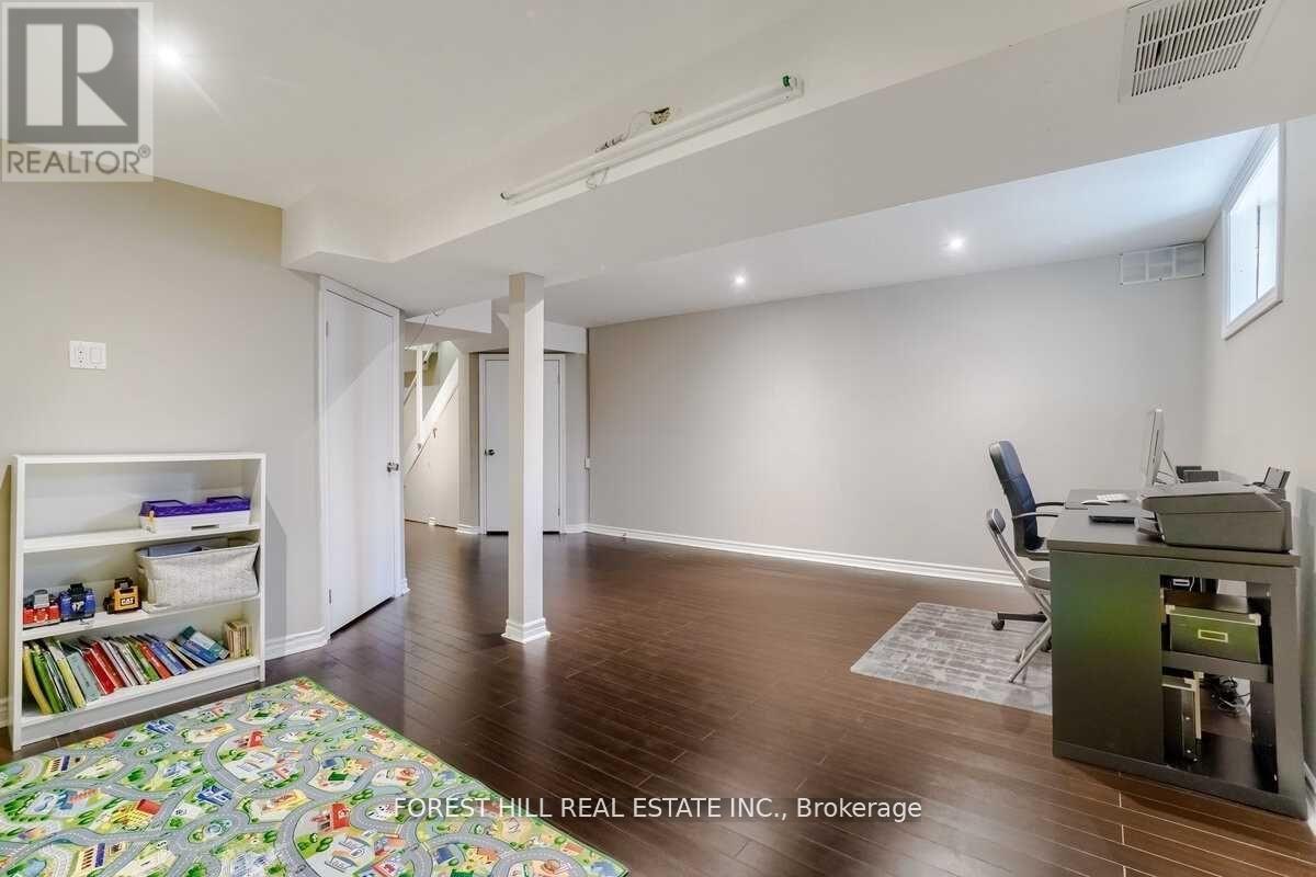 Photo 32 of 1 60 Hanson Road, Mississauga ON
