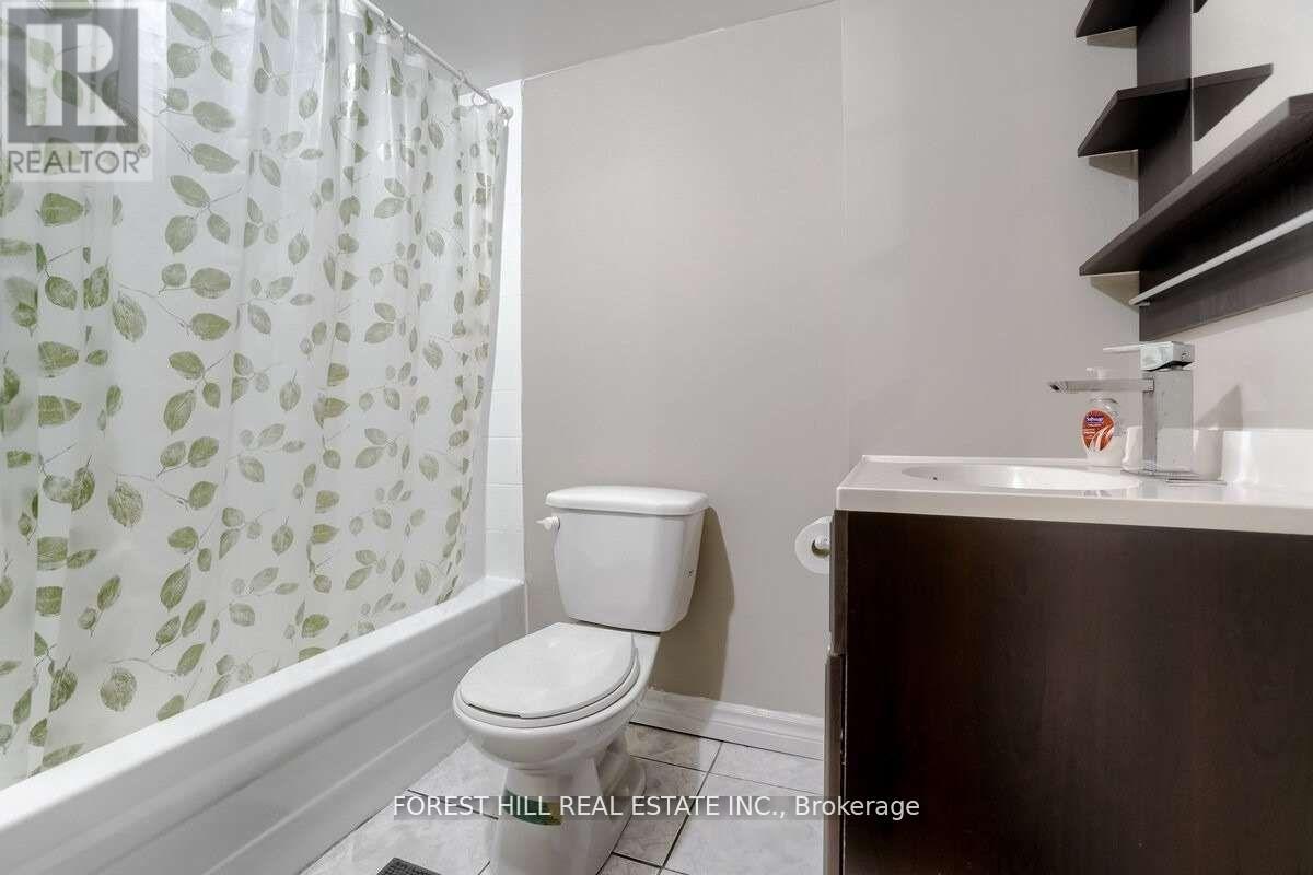 Photo 33 of 1 60 Hanson Road, Mississauga ON