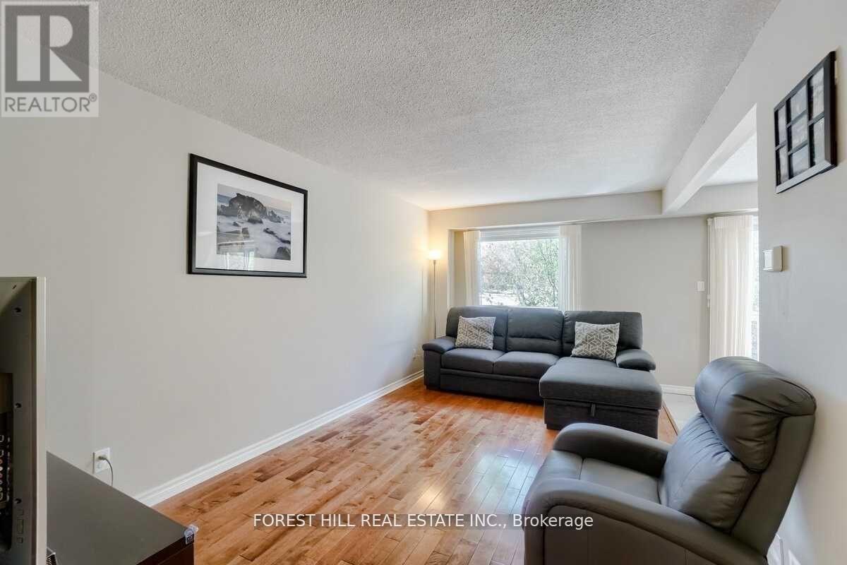 Photo 4 of 1 60 Hanson Road, Mississauga ON