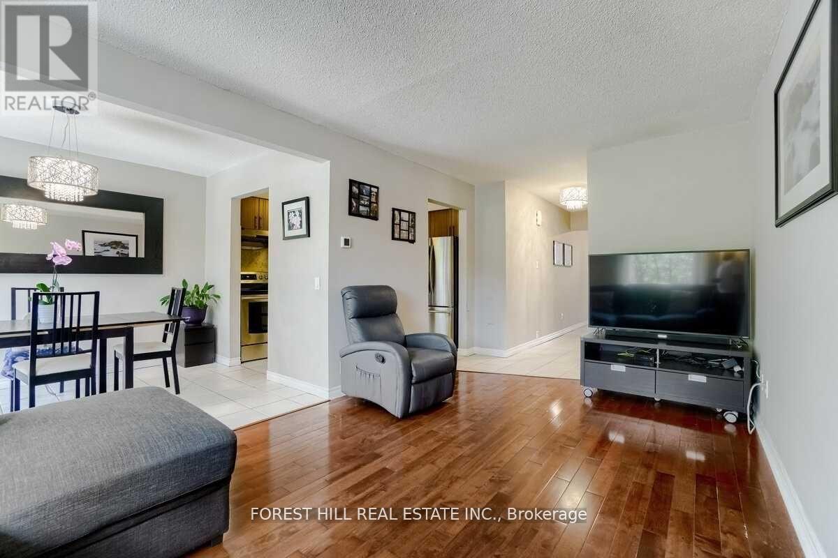 Photo 7 of 1 60 Hanson Road, Mississauga ON