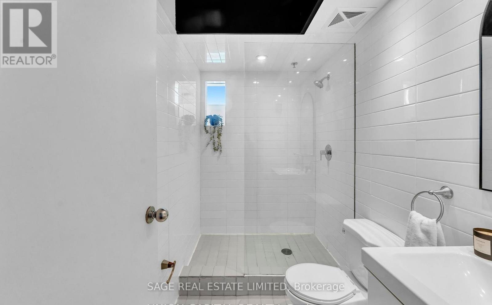 Photo 11 of 501 24 Noble Street, Toronto ON