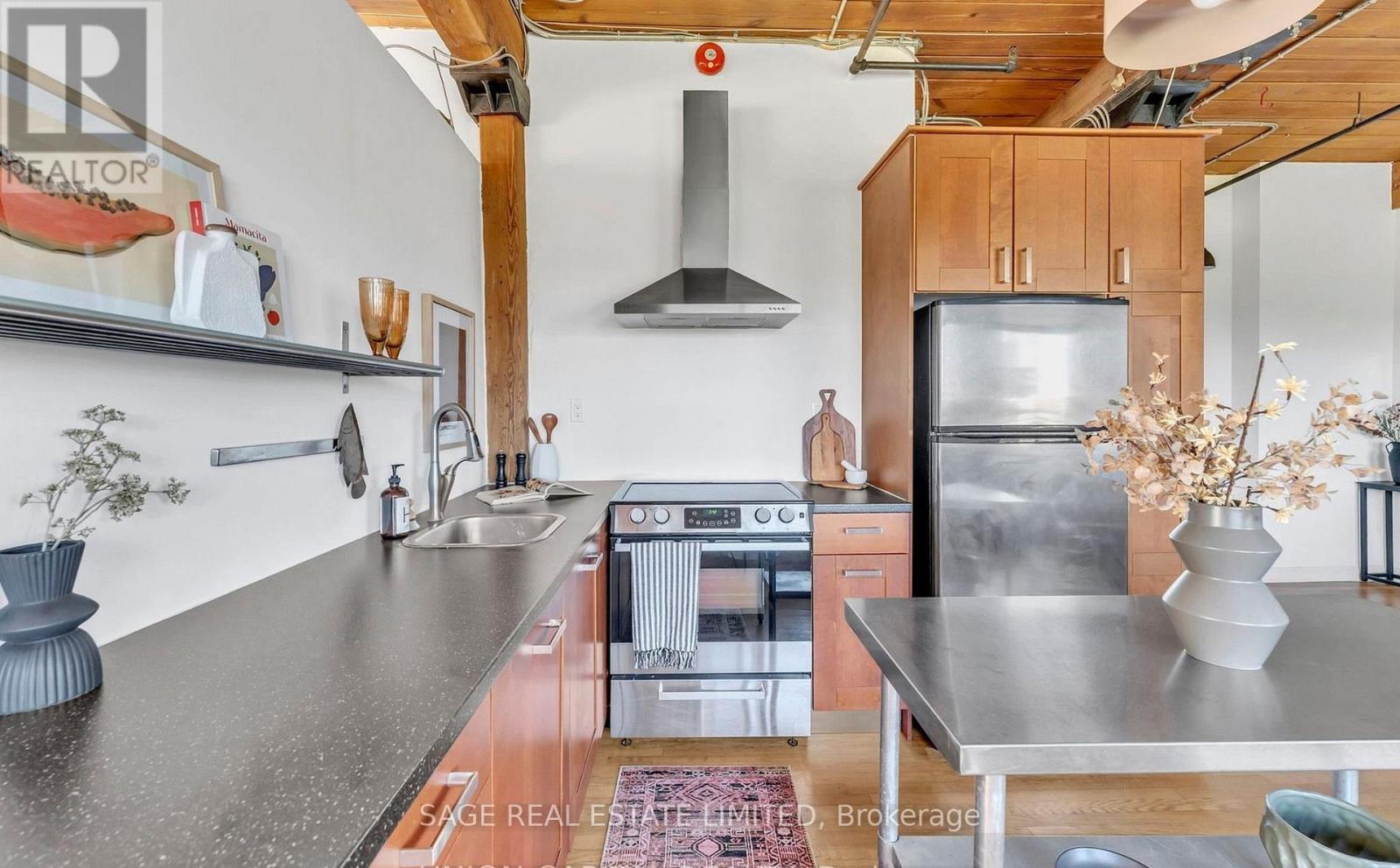 Photo 5 of 501 24 Noble Street, Toronto ON