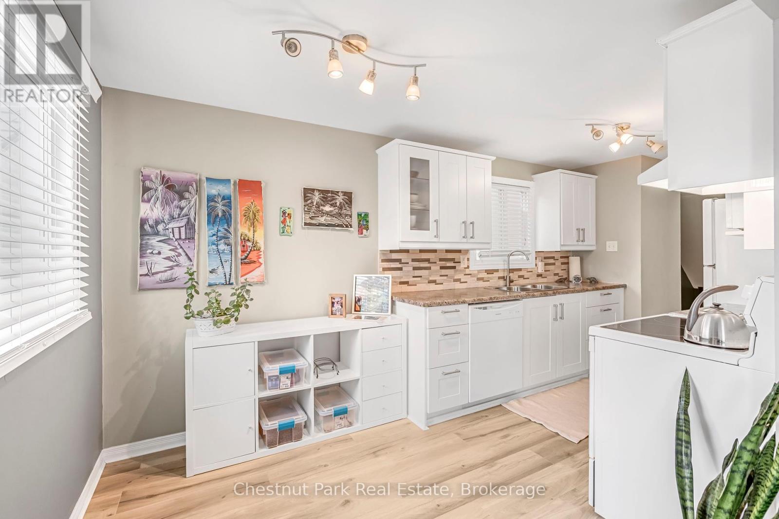 Photo 10 of 204 Hickling Trail, Barrie ON