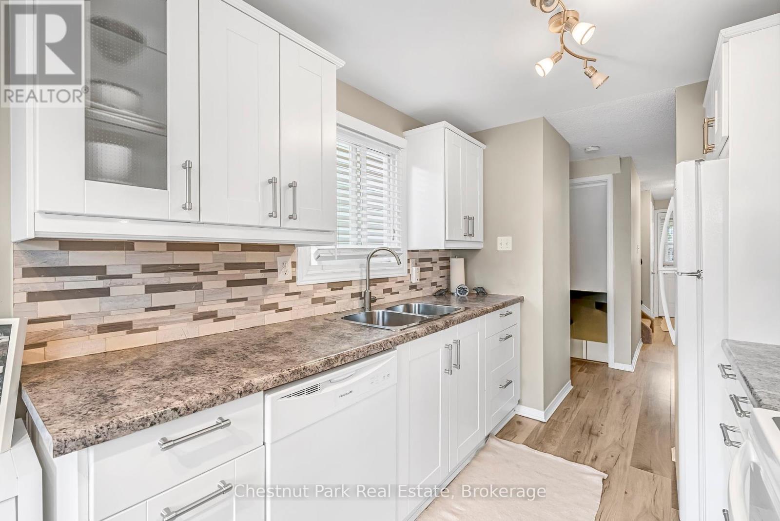 Photo 12 of 204 Hickling Trail, Barrie ON