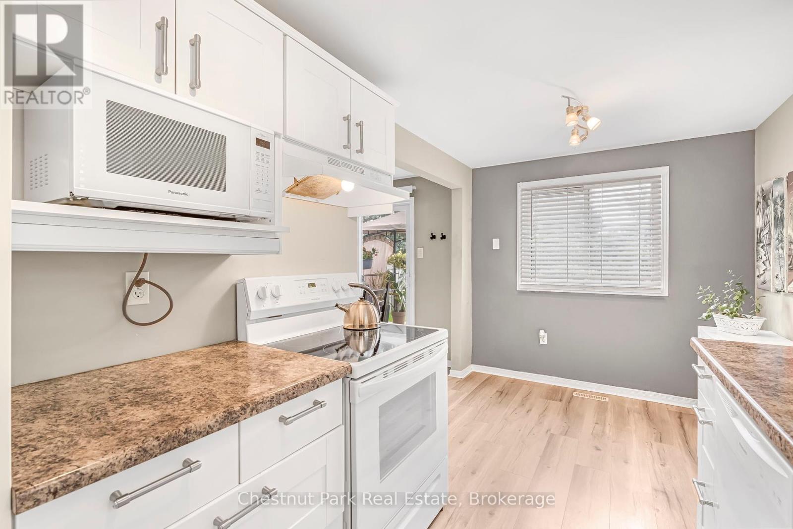 Photo 13 of 204 Hickling Trail, Barrie ON