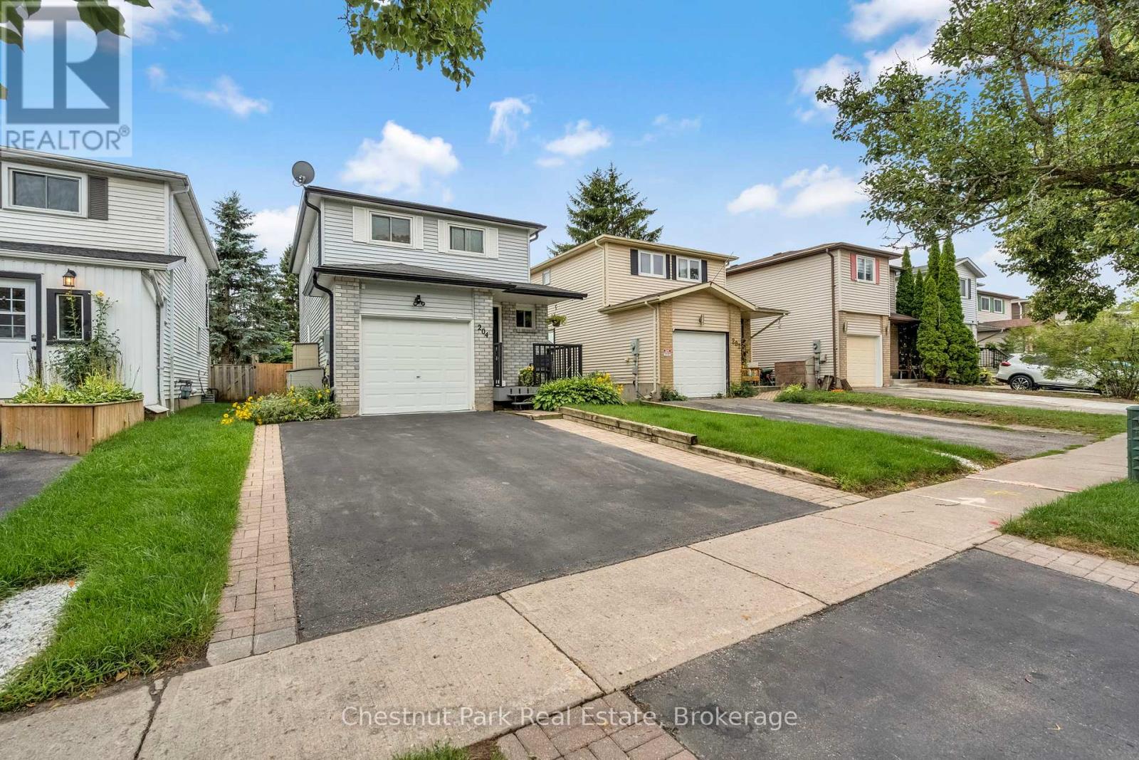 Photo 2 of 204 Hickling Trail, Barrie ON