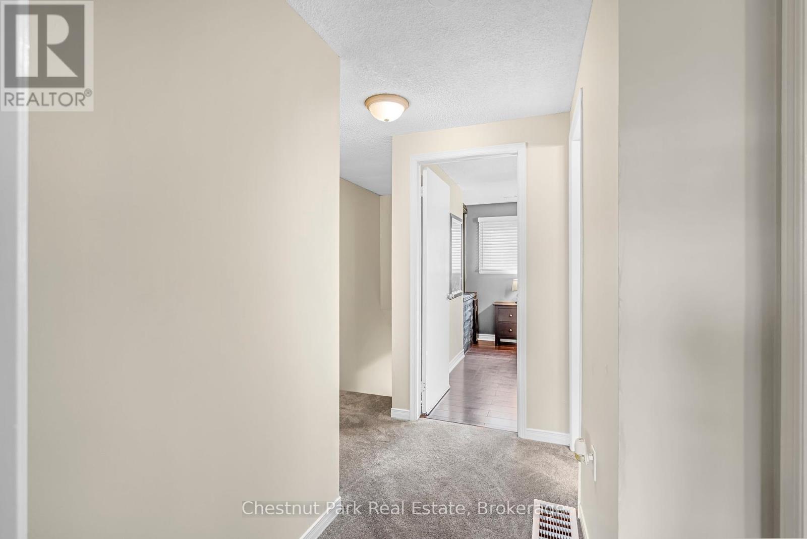 Photo 20 of 204 Hickling Trail, Barrie ON