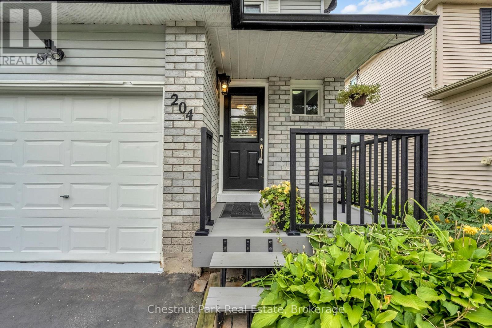 Photo 4 of 204 Hickling Trail, Barrie ON