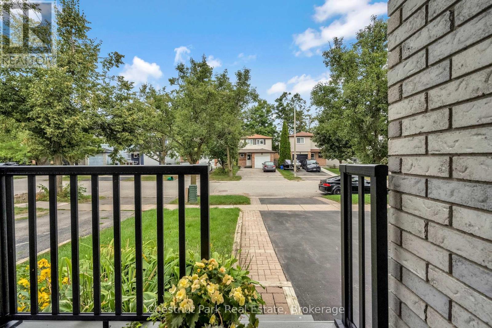 Photo 5 of 204 Hickling Trail, Barrie ON