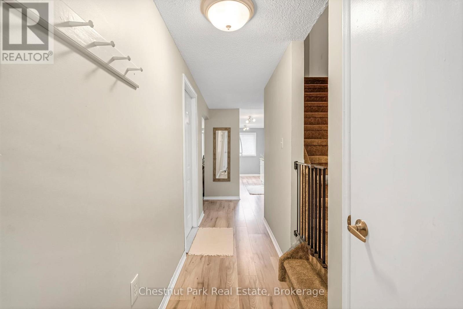 Photo 6 of 204 Hickling Trail, Barrie ON