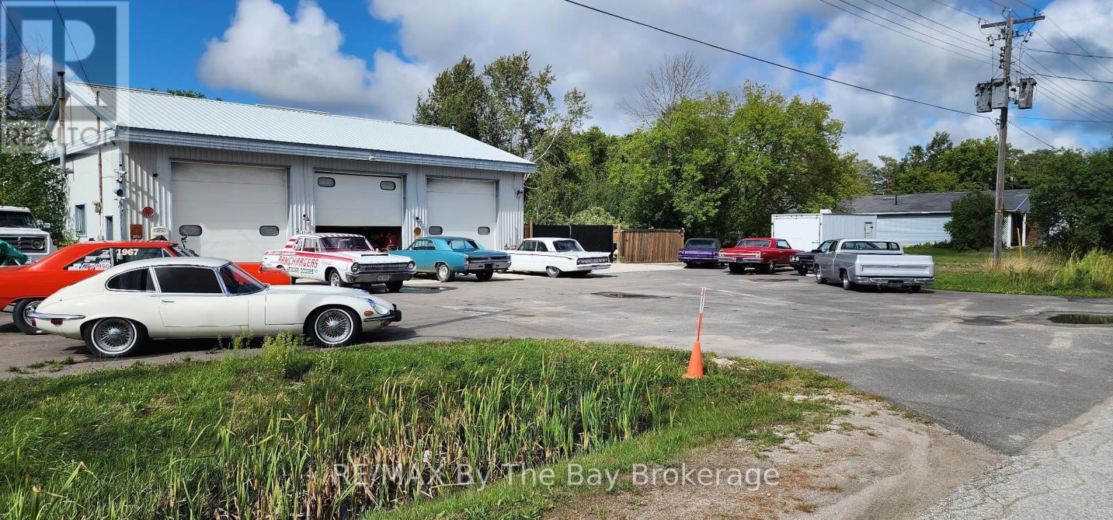 Photo 1 of 212 Beech Street, Clearview ON