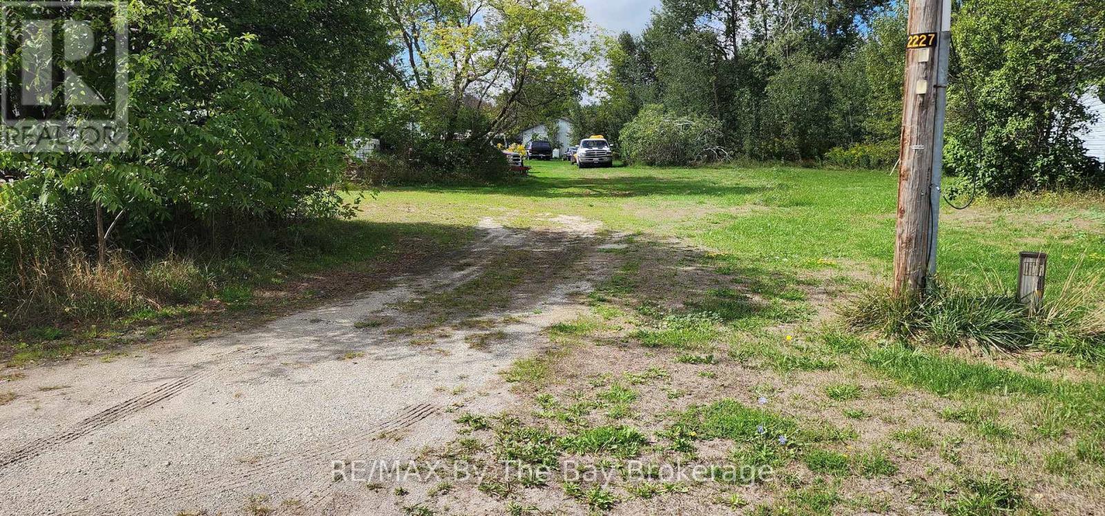 Photo 3 of 212 Beech Street, Clearview ON