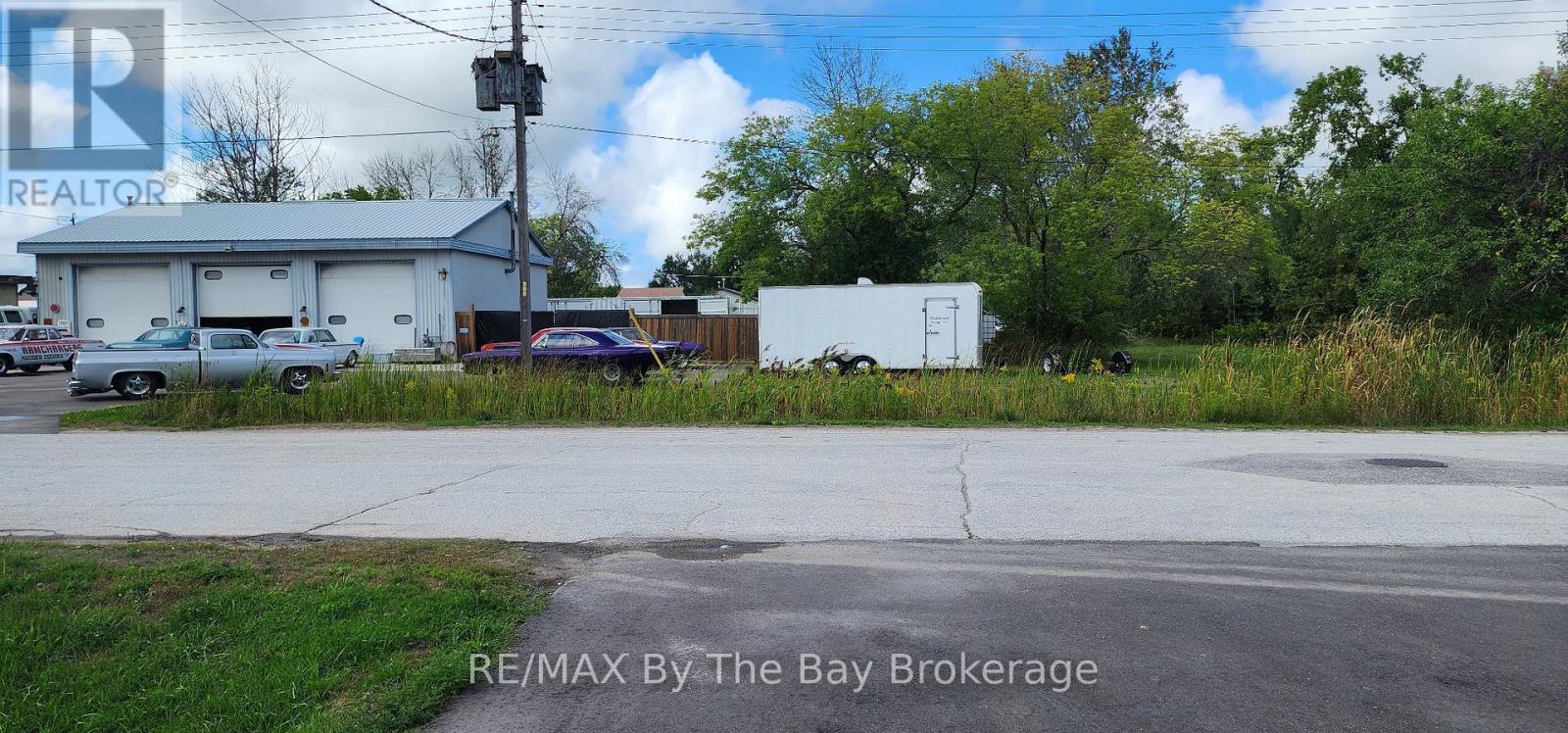 Photo 5 of 212 Beech Street, Clearview ON