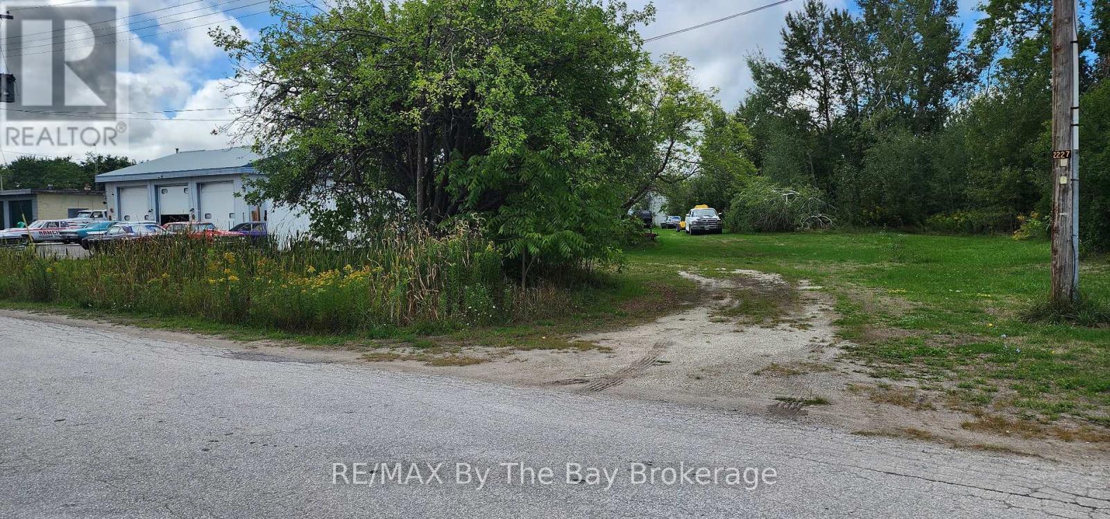 Photo 6 of 212 Beech Street, Clearview ON