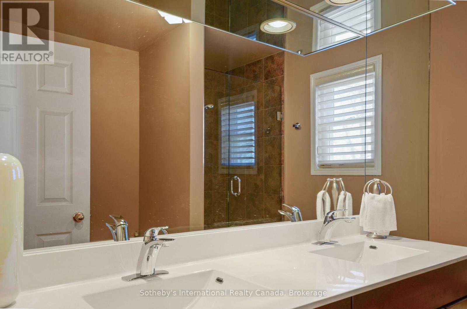 Photo 10 of 5 1 Olive Crescent, Orillia ON