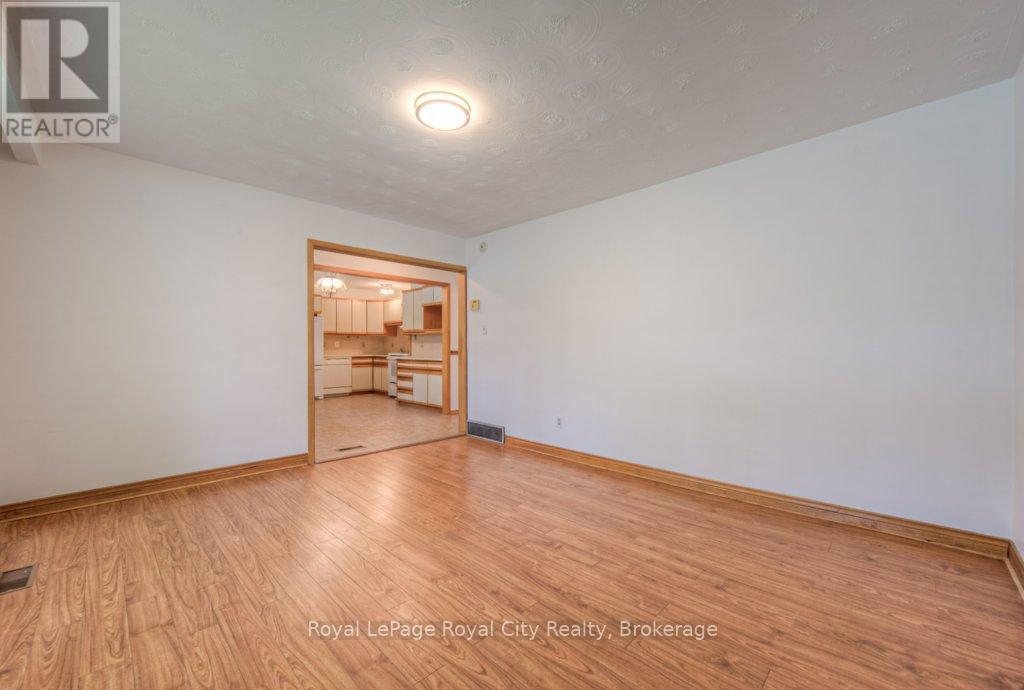 Photo 10 of 36 Argyle Drive, Guelph ON