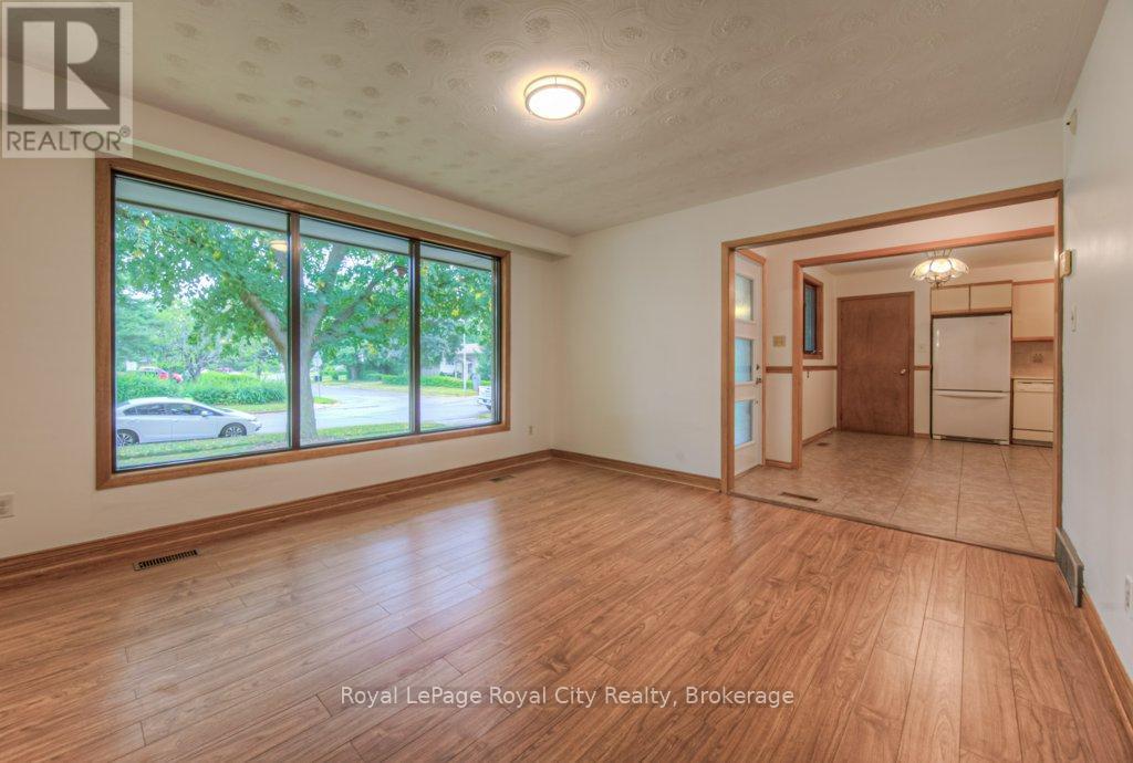 Photo 11 of 36 Argyle Drive, Guelph ON
