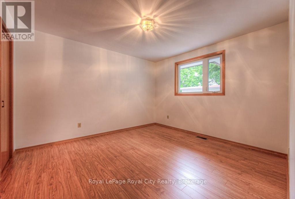 Photo 18 of 36 Argyle Drive, Guelph ON