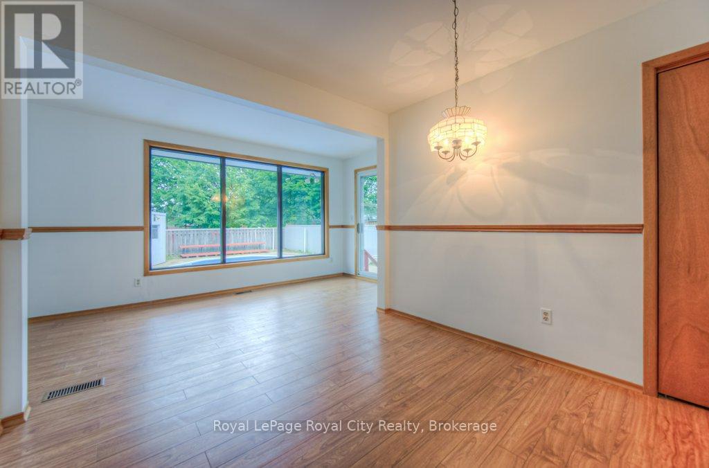 Photo 19 of 36 Argyle Drive, Guelph ON