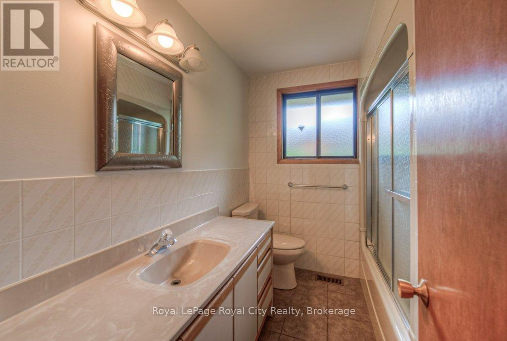 Photo 22 of 36 Argyle Drive, Guelph ON
