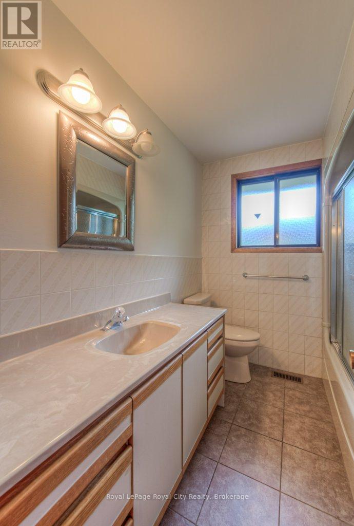 Photo 23 of 36 Argyle Drive, Guelph ON