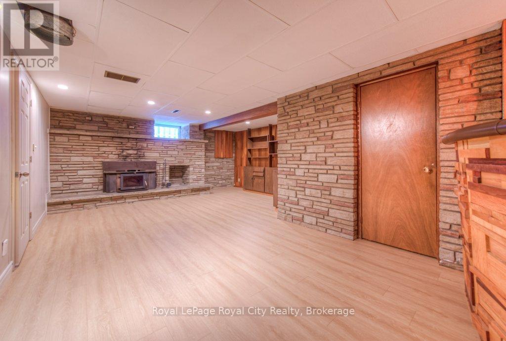 Photo 27 of 36 Argyle Drive, Guelph ON