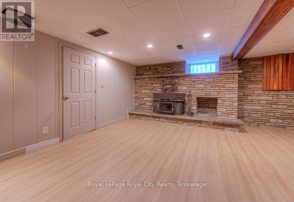 Photo 28 of 36 Argyle Drive, Guelph ON