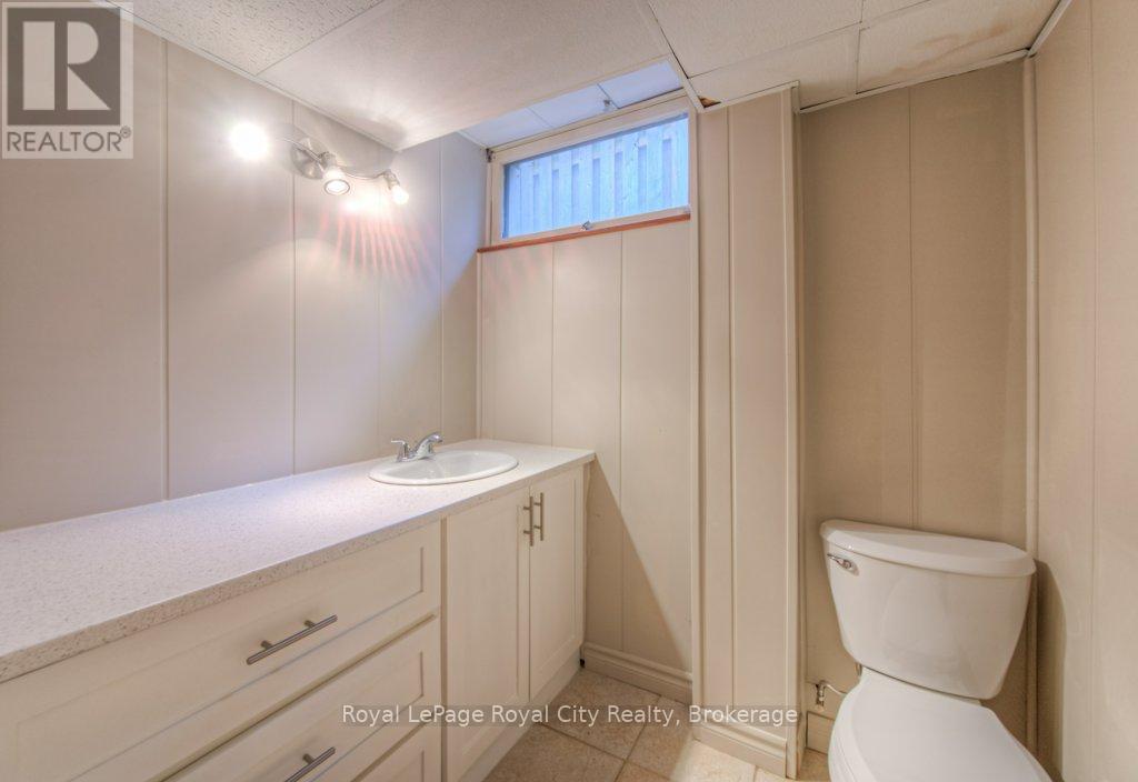 Photo 31 of 36 Argyle Drive, Guelph ON