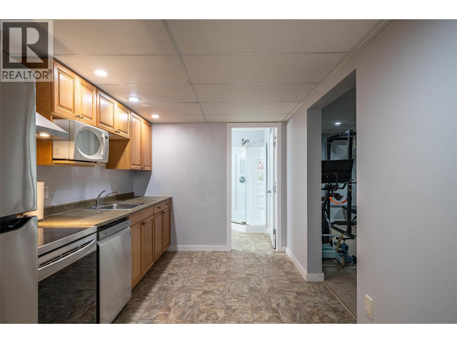 3774 Glover Avenue, Armstrong