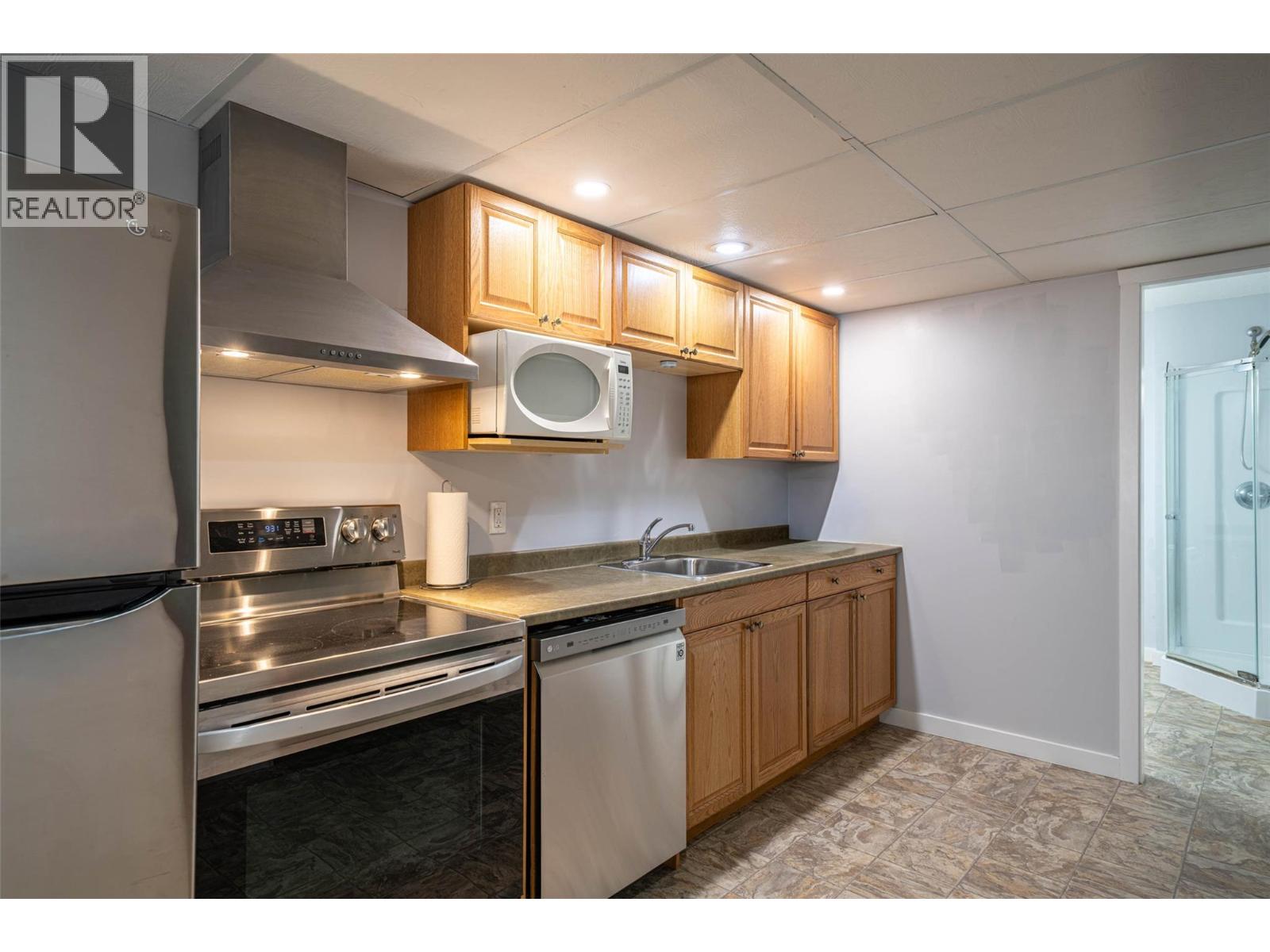 3774 Glover Avenue, Armstrong