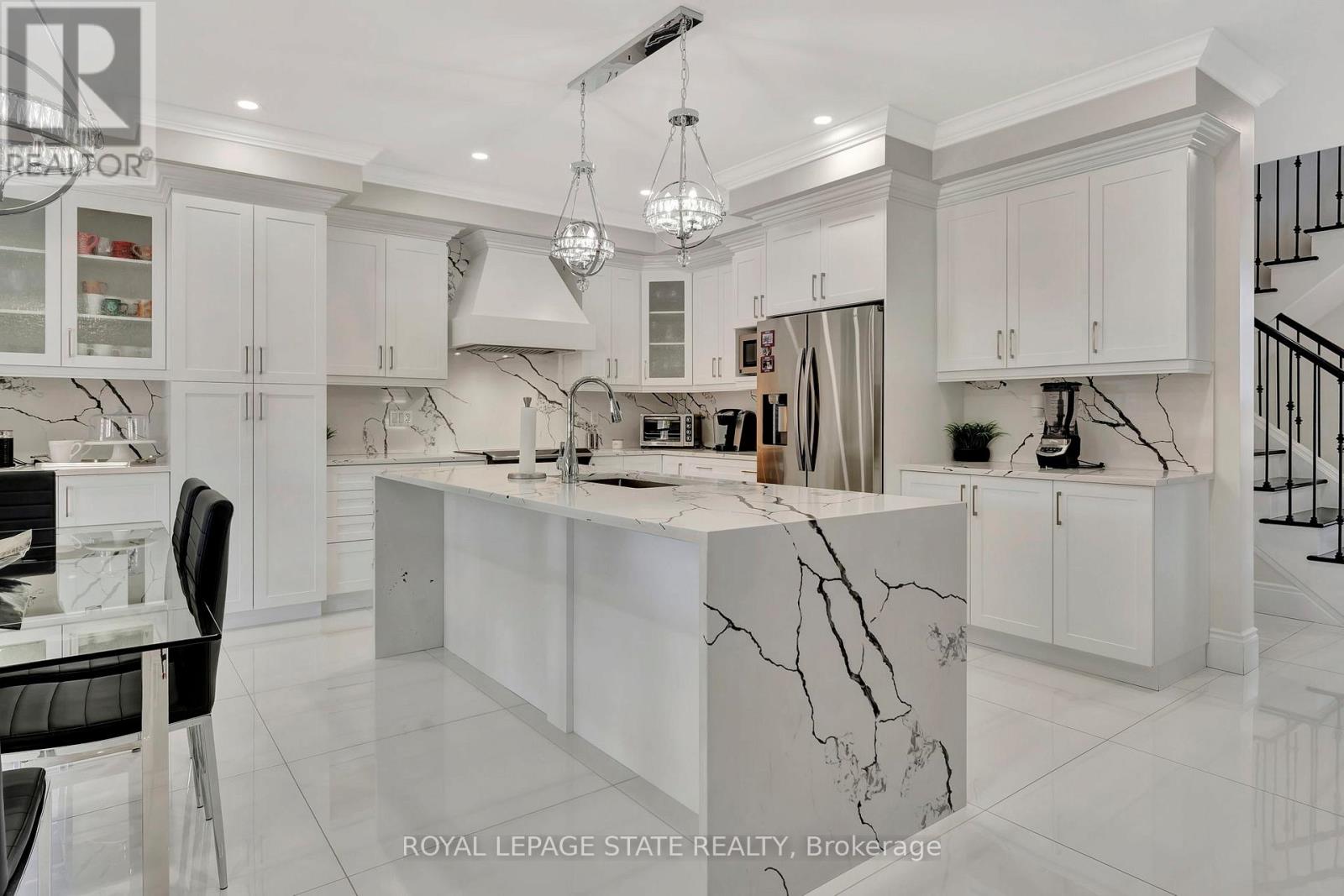 Photo 12 of 7 Bernini Court, Hamilton ON