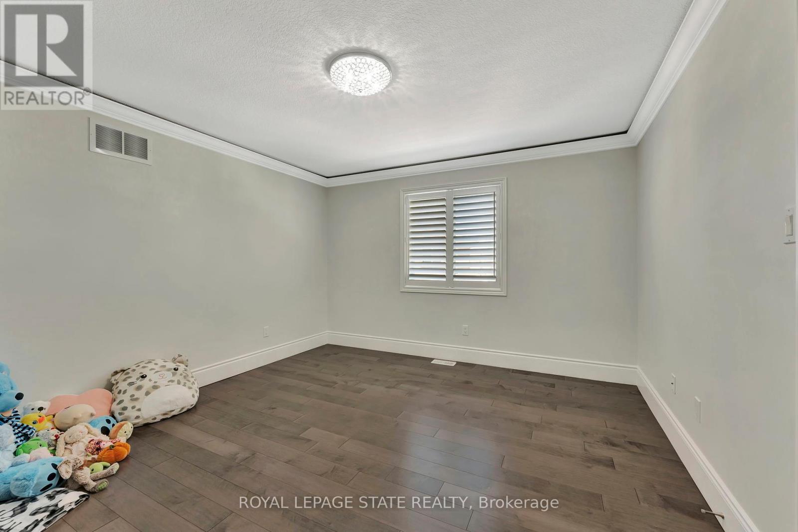 Photo 34 of 7 Bernini Court, Hamilton ON