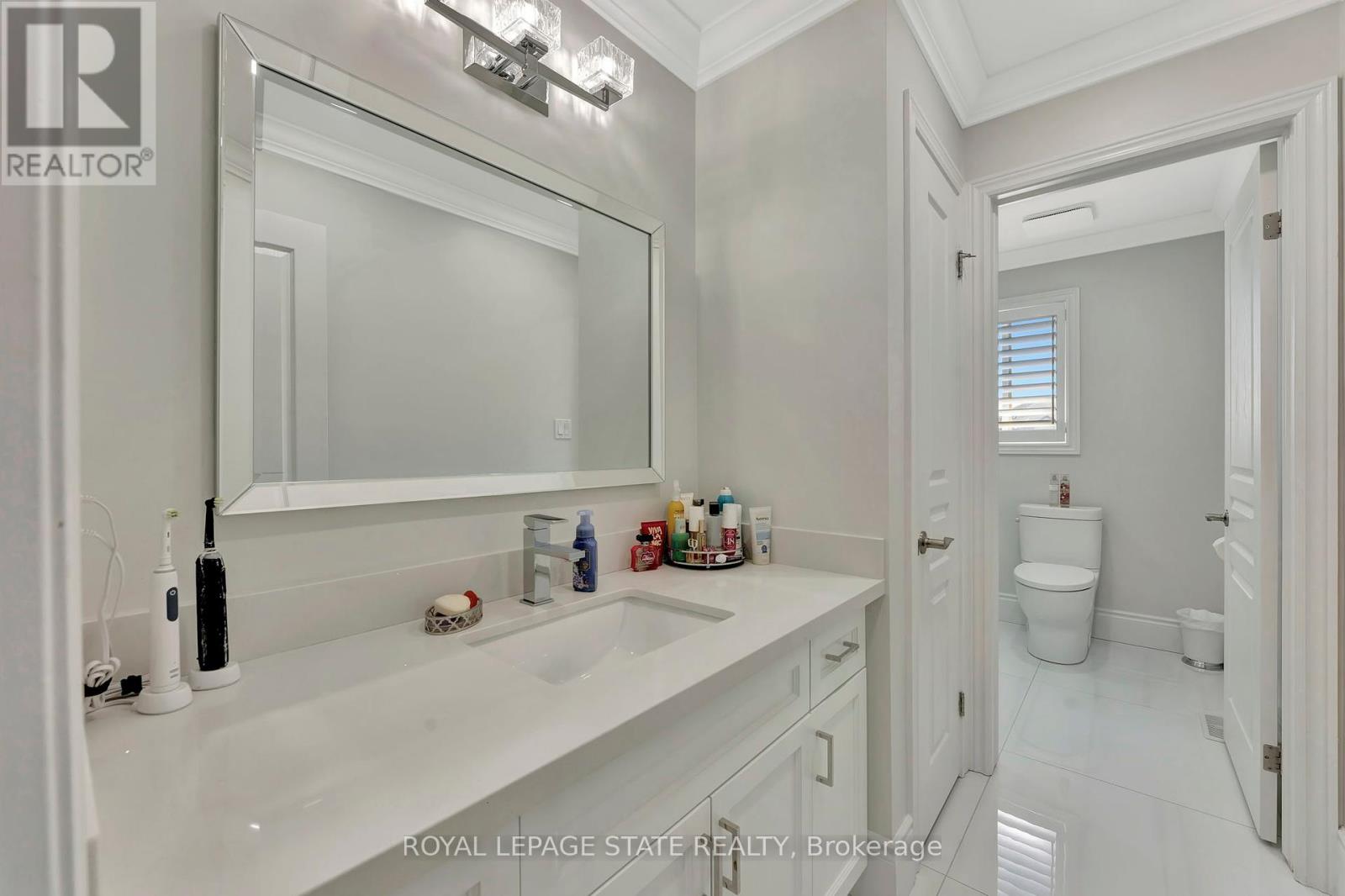 Photo 35 of 7 Bernini Court, Hamilton ON