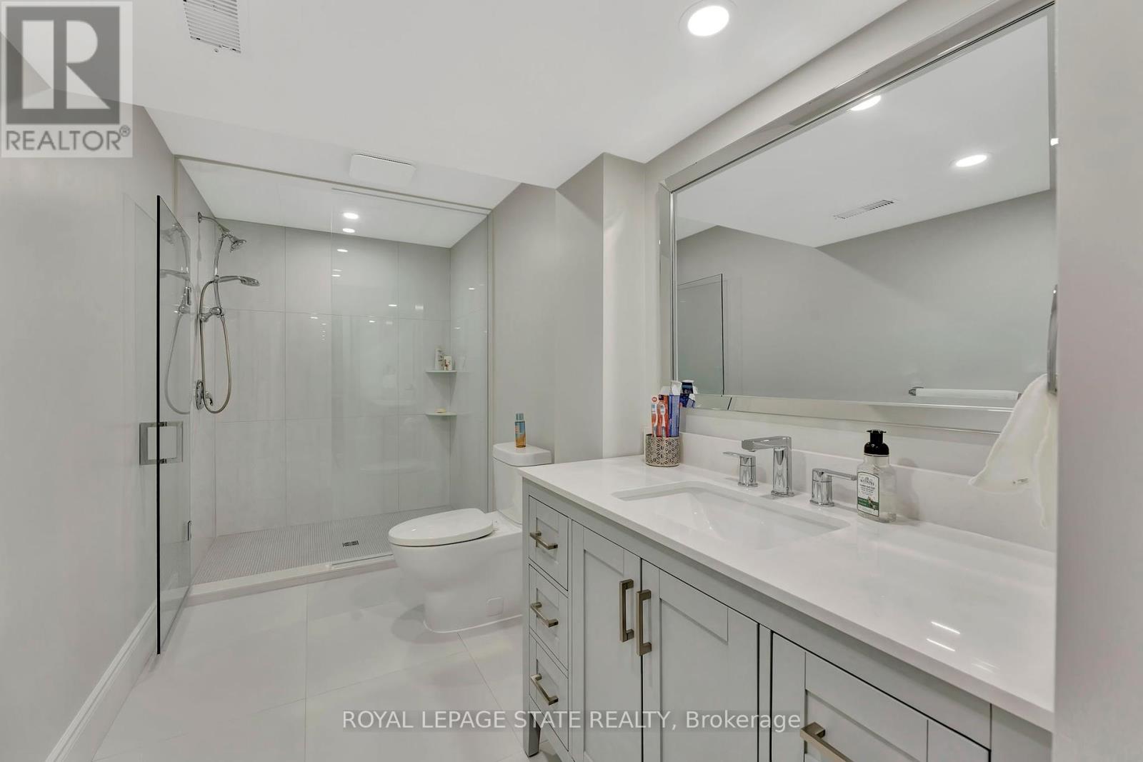Photo 41 of 7 Bernini Court, Hamilton ON