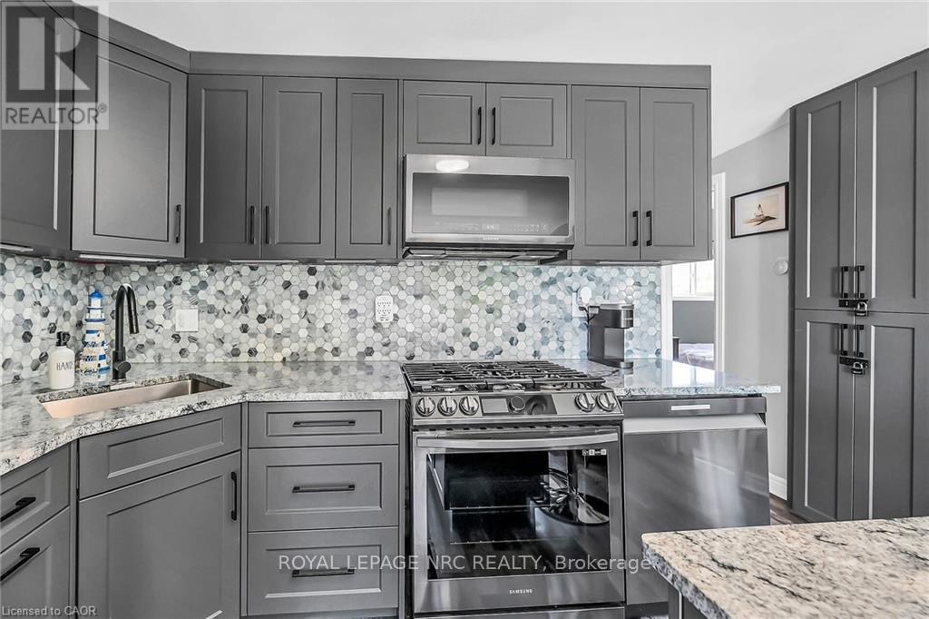 Photo 14 of 33 Dover Street, Haldimand ON