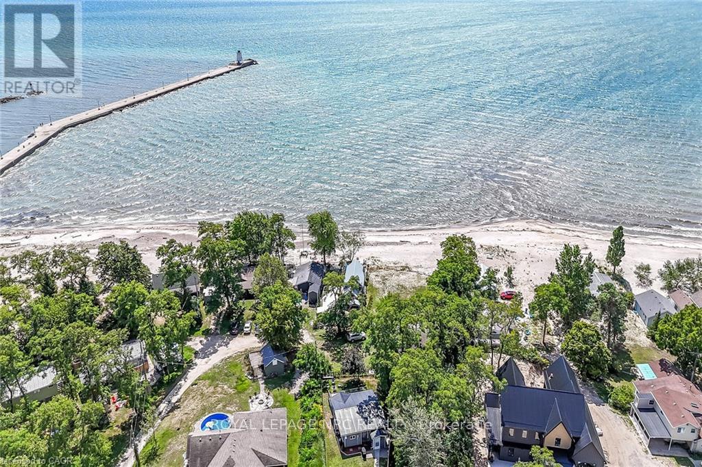 Photo 3 of 33 Dover Street, Haldimand ON