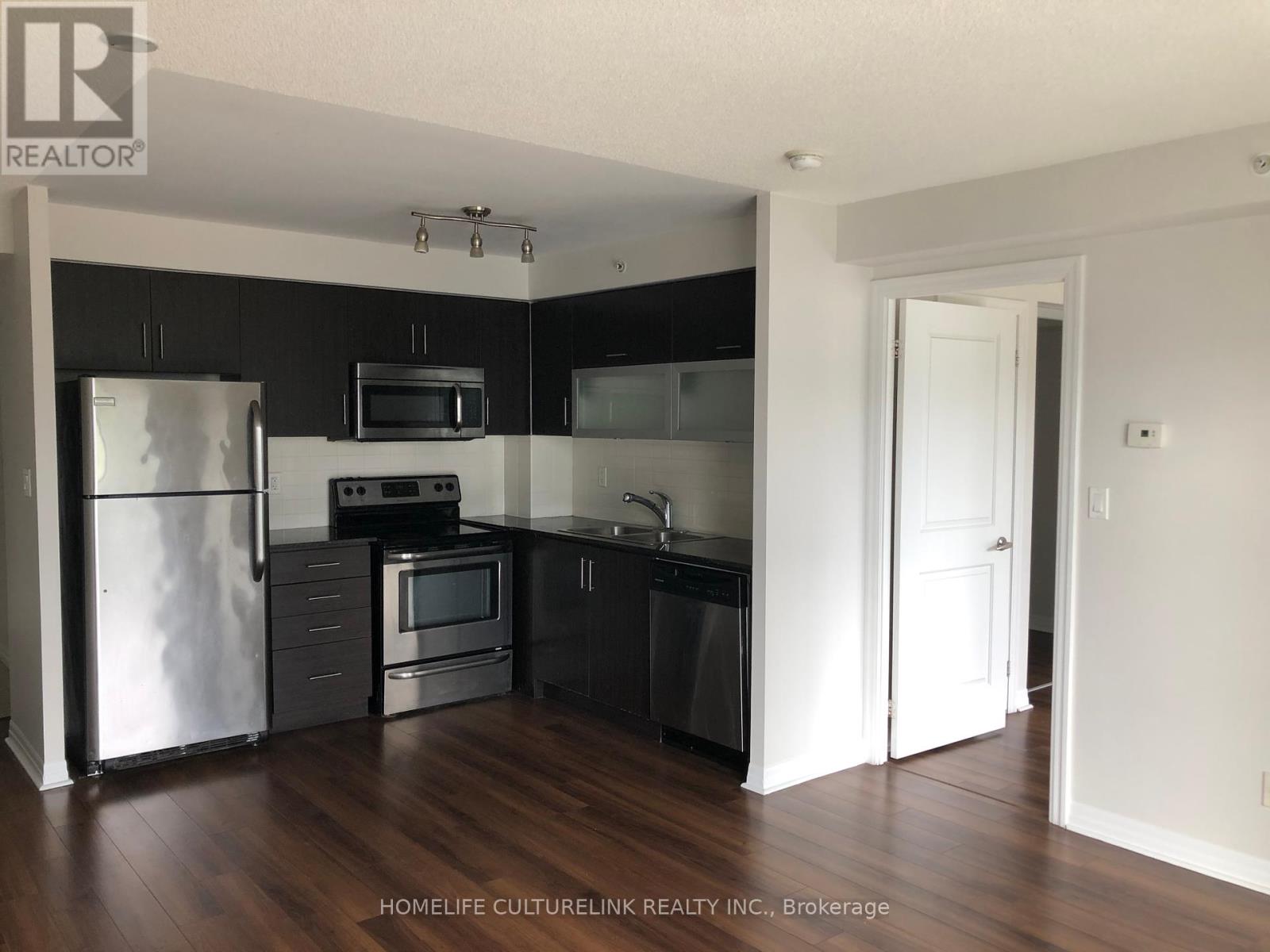 Photo 3 of 211 275 Yorkland Road, Toronto ON