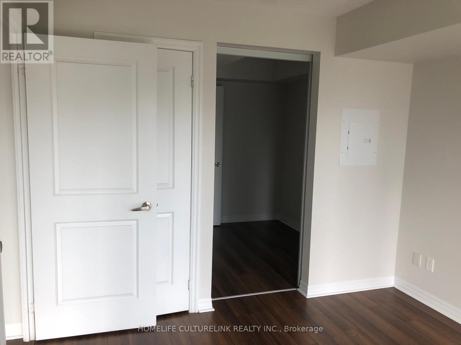 Photo 5 of 211 275 Yorkland Road, Toronto ON