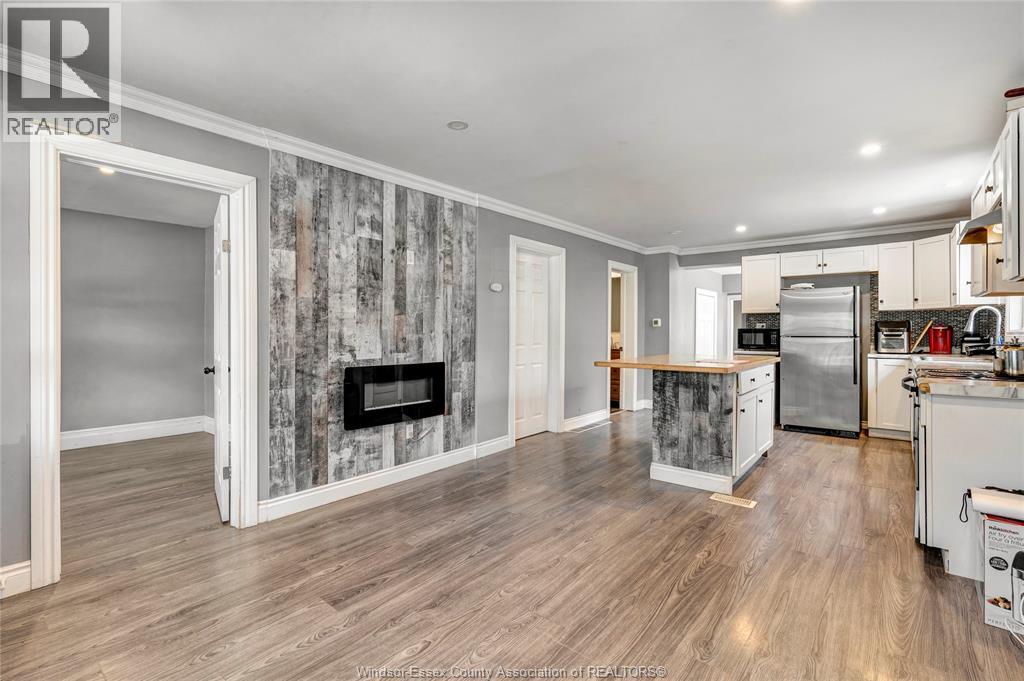 Photo 3 of 2362 Cadillac, Windsor ON