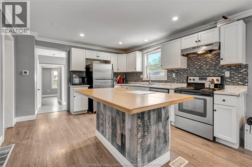 Photo 5 of 2362 Cadillac, Windsor ON