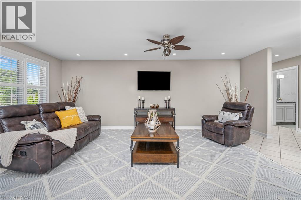Photo 8 of 138 Rock Street, Smithville ON