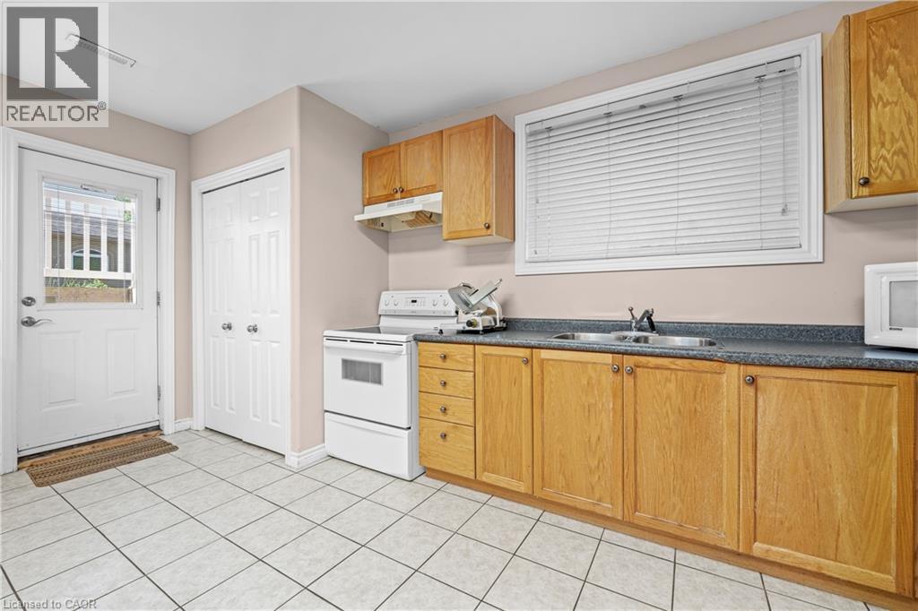 Photo 23 of 138 Rock Street, Smithville ON