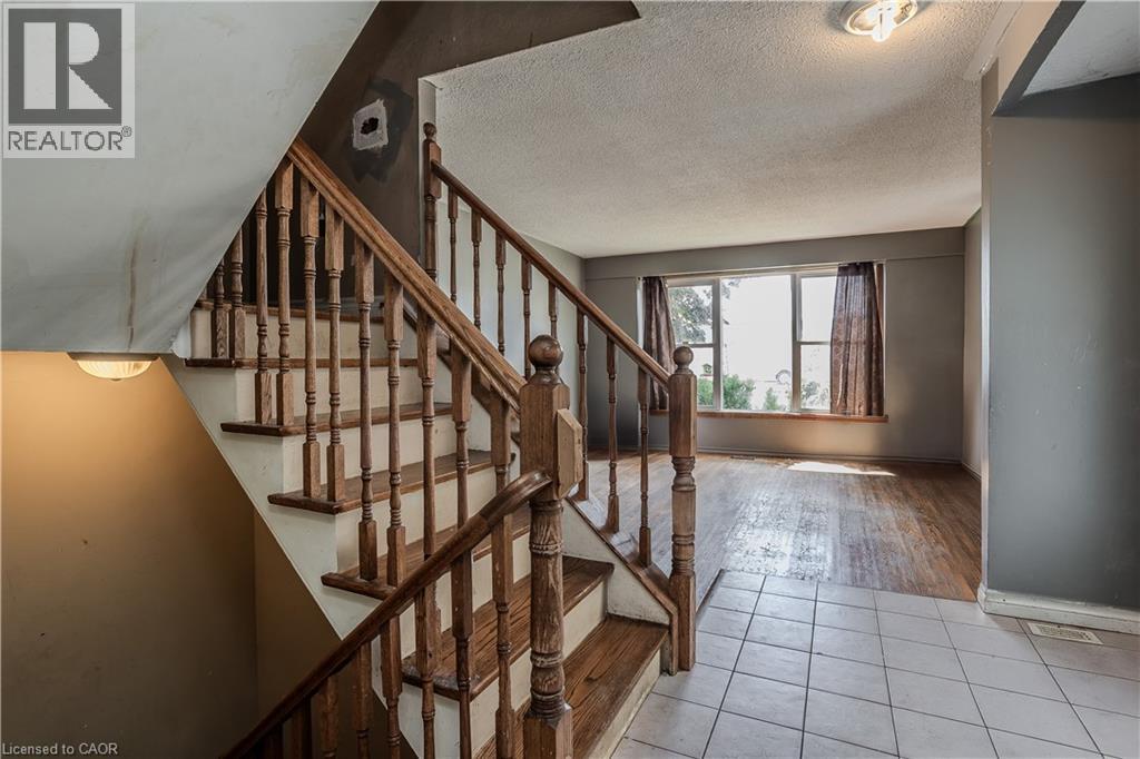 Photo 5 of 4050 Longmoor Drive, Burlington ON