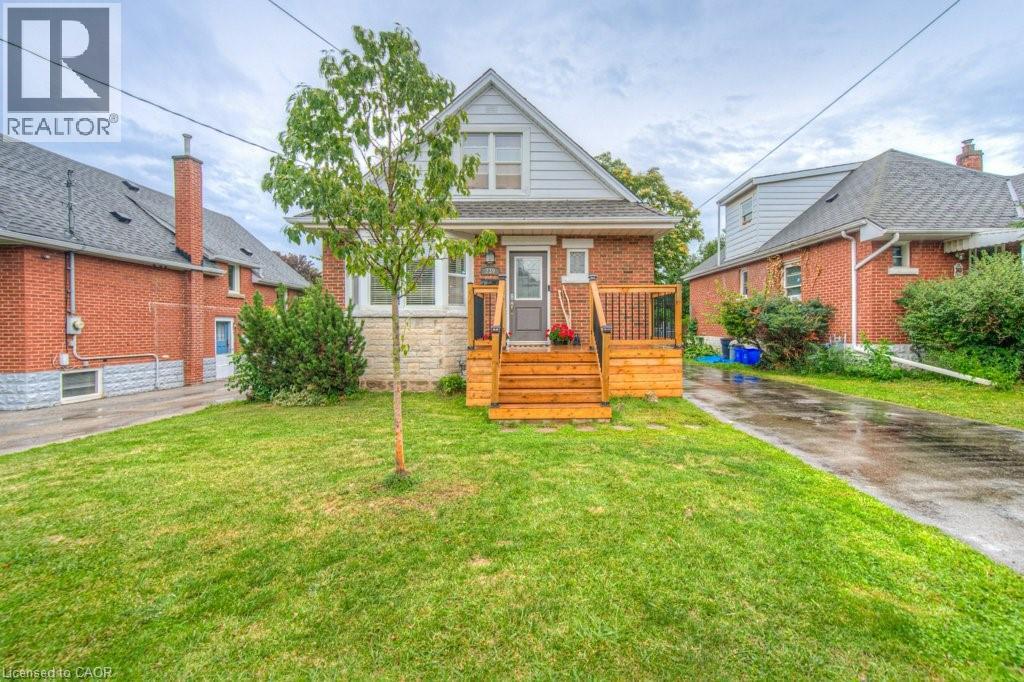 Photo 2 of 239 Rosewood Road, Hamilton ON